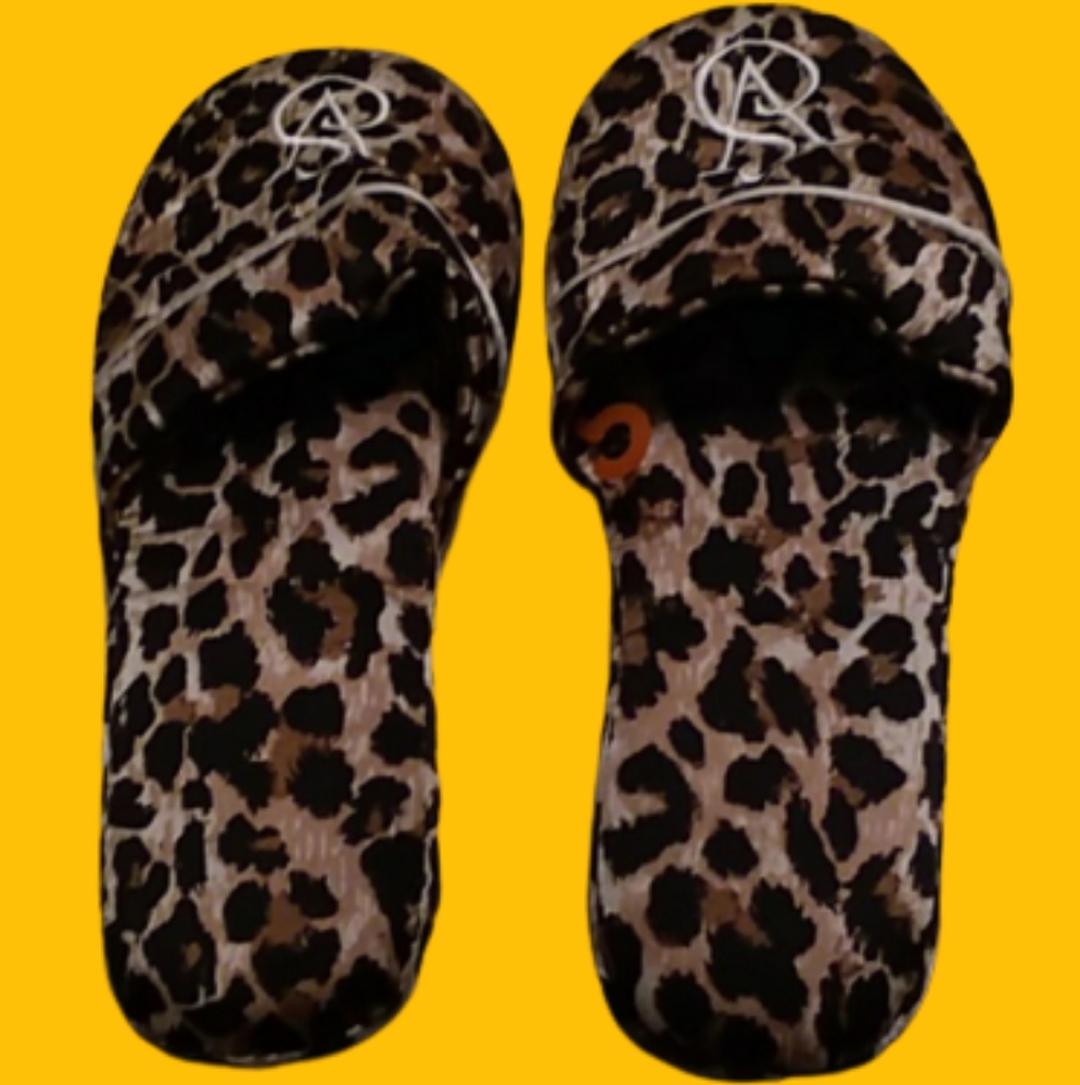 NEW VICTORIA SECRET SLIPPERS 9 LEOPARD PRINT